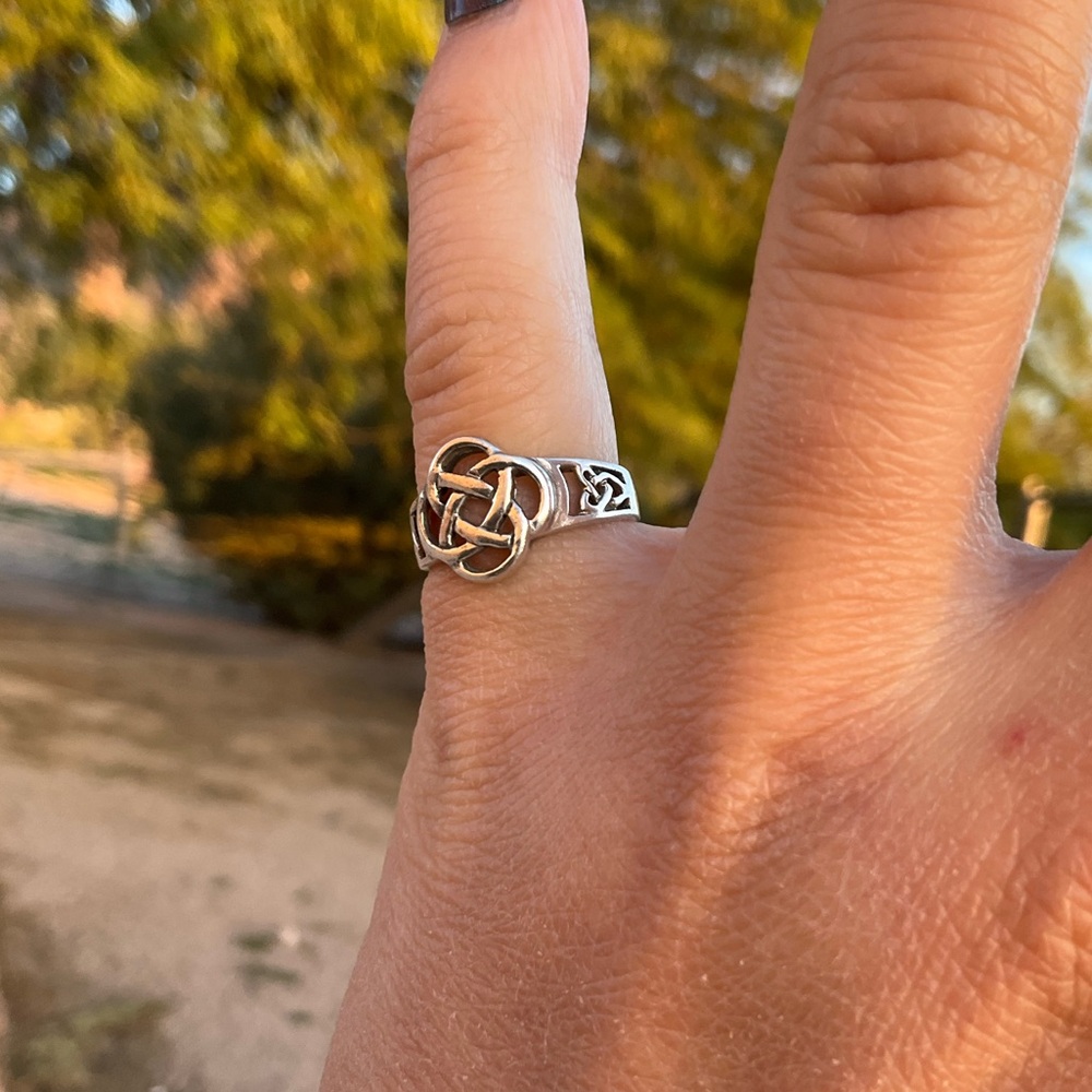 Silver Celtic Knot Ring - Picture 3 of 8